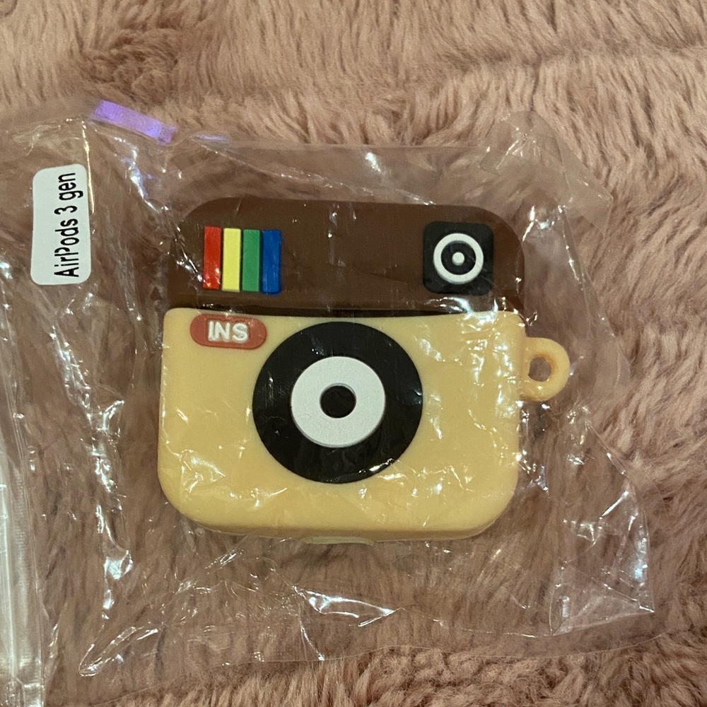 Apple Earbud Headphones with Brown and Cream Case